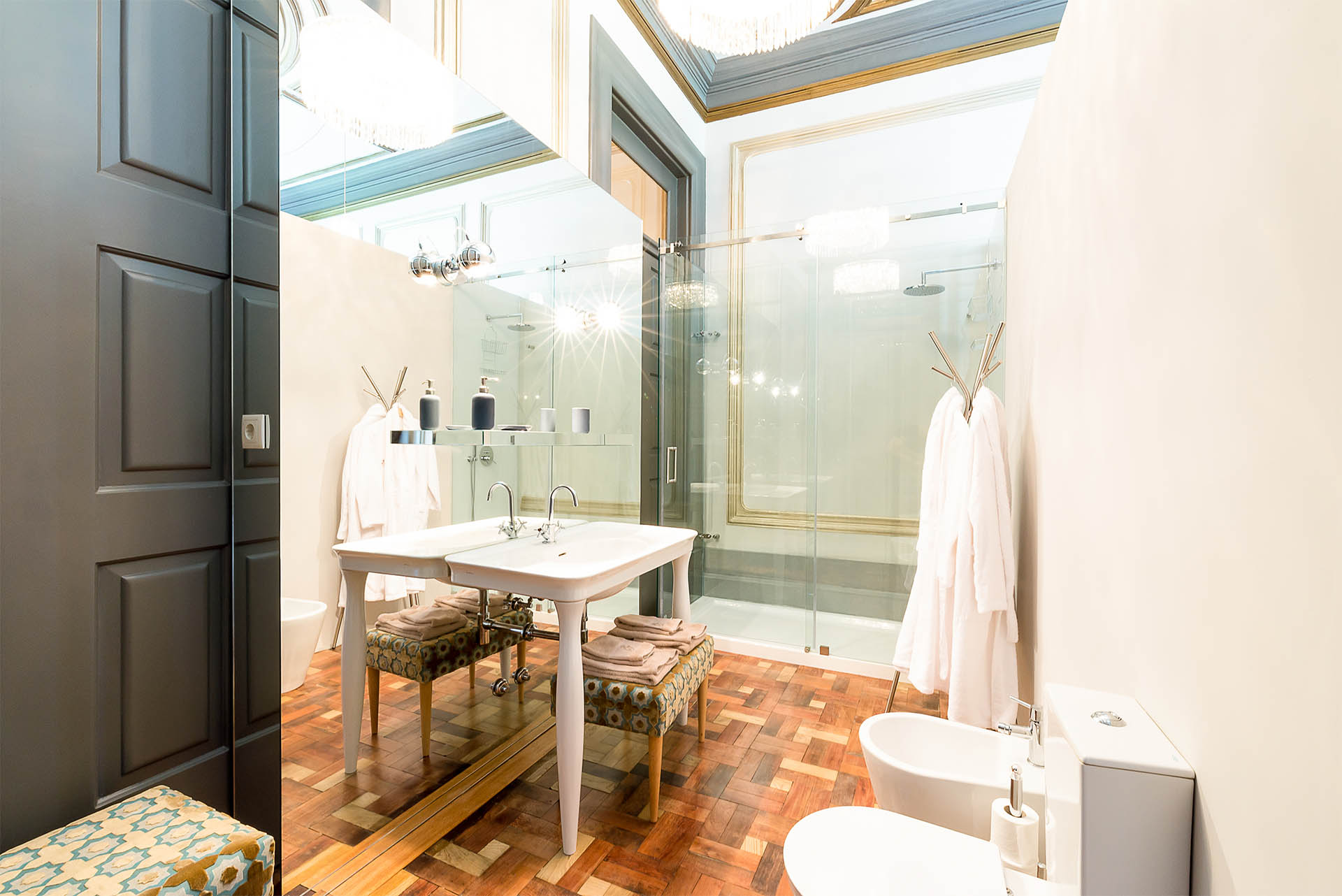 luxury suite Charm Palace Porto | grey suite